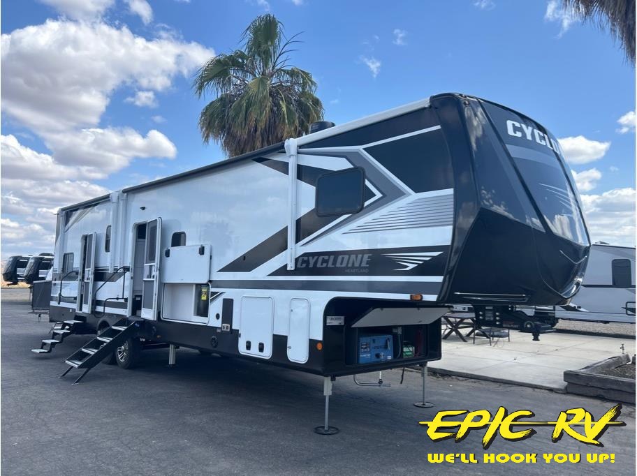 2026 Heartland Cyclone C3511 from Epic RV 