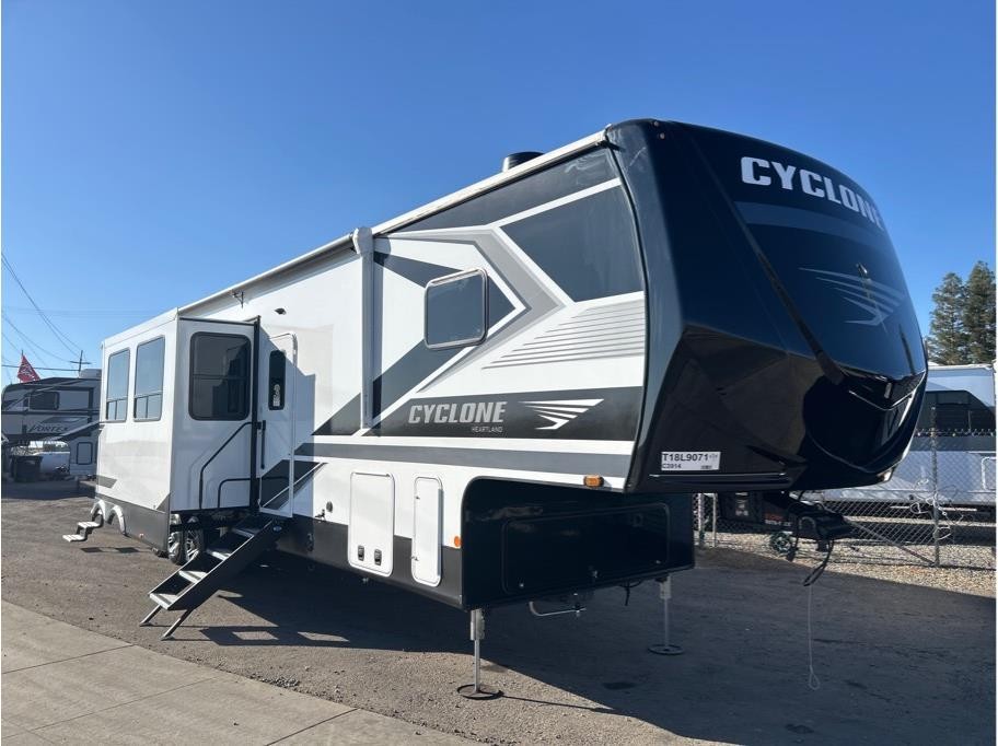 2026 Heartland Cyclone 3913 from Epic RV Superstore