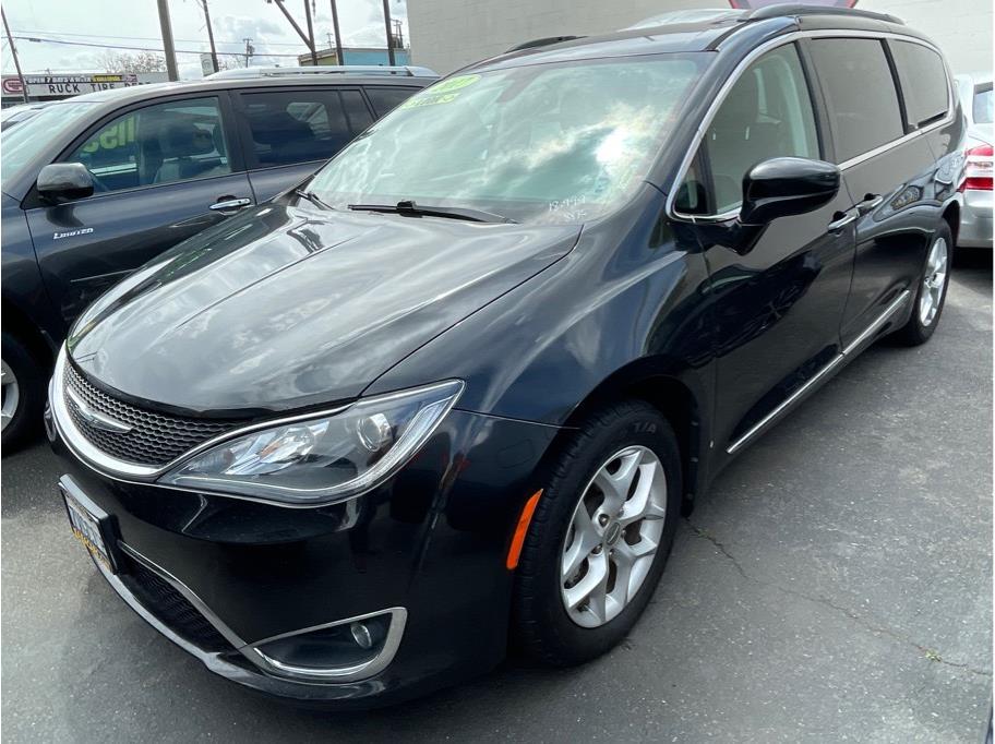 2017 Chrysler Pacifica from 303 Motors