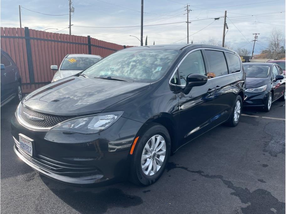 2018 Chrysler Pacifica from S/S Auto Sales 830