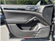 Vehicle Thumb #9