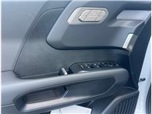 Vehicle Thumb #17