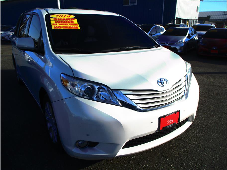 2014 Toyota Sienna from GMA of Everett