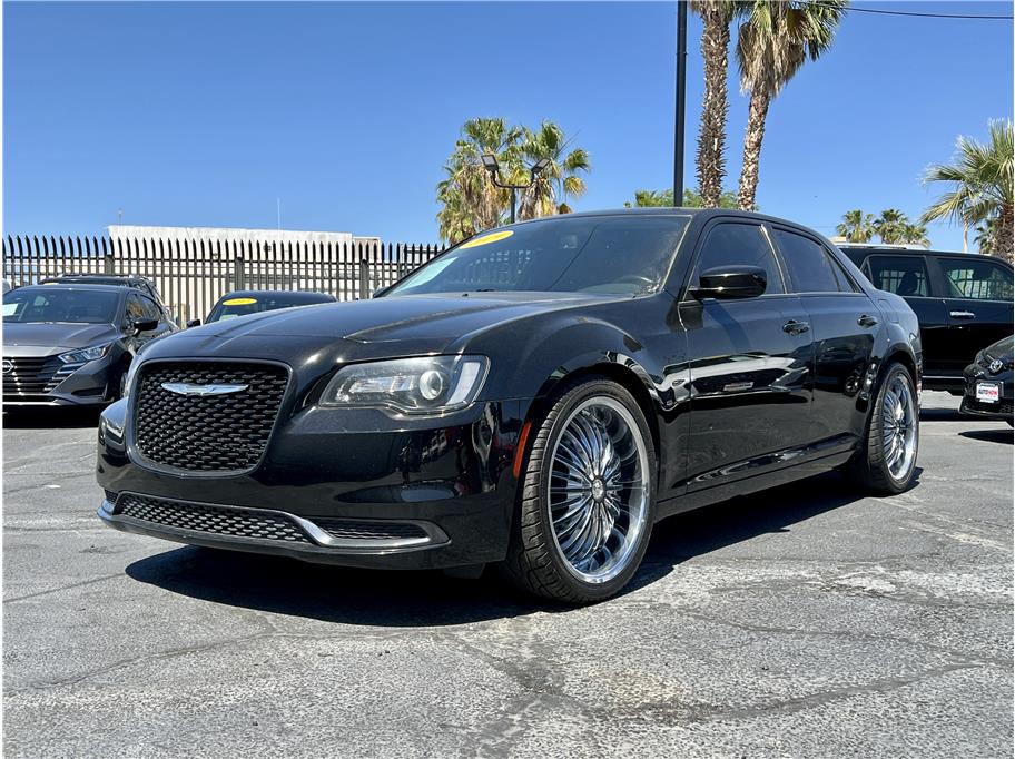 2019 Chrysler 300 from Auto Now
