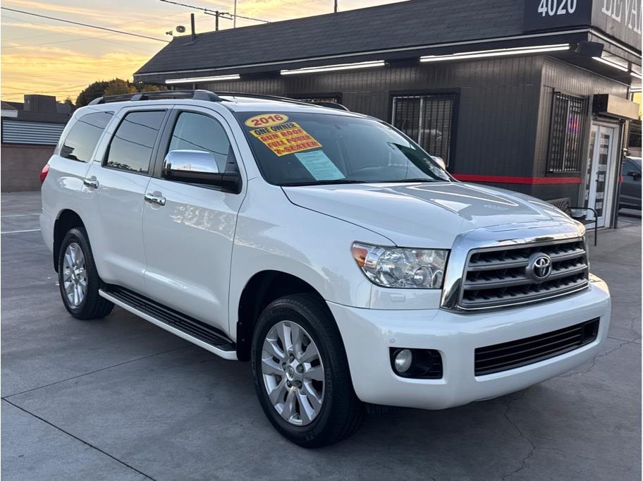 2016 Toyota Sequoia Platinum's photo
