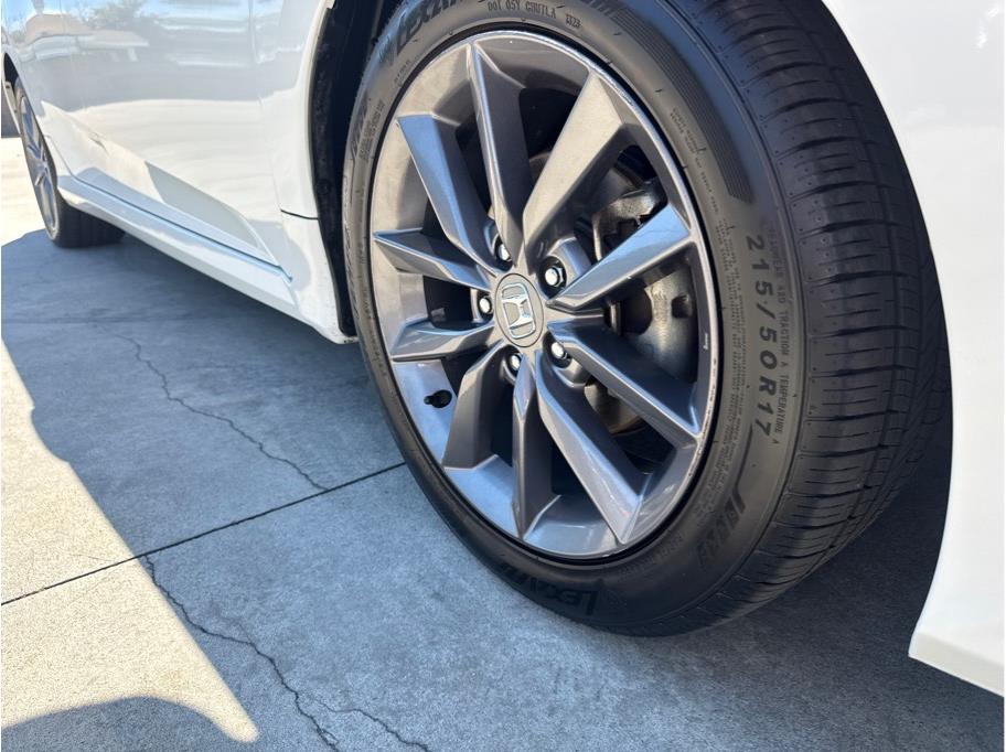 2021 Honda Civic EX-L - Photo 9