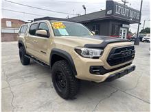 2017 Toyota Tacoma Double Cab TRD Off-Road Pickup 4D 5 ft