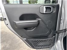 Vehicle Thumb #17