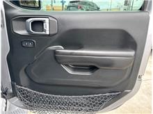 Vehicle Thumb #26