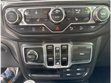 Vehicle Thumb #36