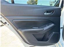 Vehicle Thumb #17