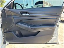 Vehicle Thumb #22