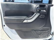 Vehicle Thumb #16