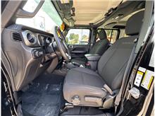 Vehicle Thumb #15