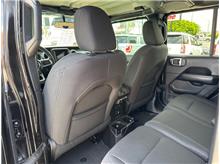 Vehicle Thumb #19
