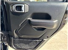 Vehicle Thumb #24