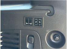 Vehicle Thumb #38