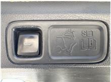 Vehicle Thumb #26