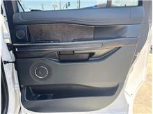 Vehicle Thumb #29