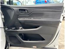Vehicle Thumb #25