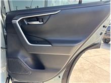 Vehicle Thumb #16