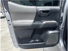 Vehicle Thumb #18