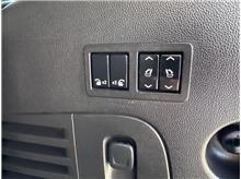 Vehicle Thumb #33