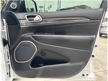 Vehicle Thumb #33