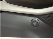 Vehicle Thumb #16
