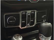 Vehicle Thumb #25