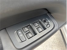 Vehicle Thumb #21