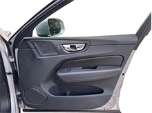 Vehicle Thumb #43