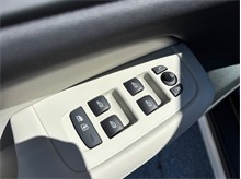 Vehicle Thumb #24