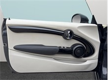Vehicle Thumb #18