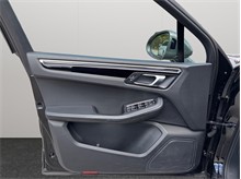 Vehicle Thumb #22