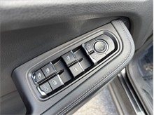 Vehicle Thumb #23