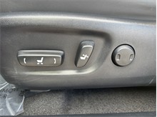 Vehicle Thumb #19