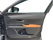 Vehicle Thumb #44