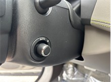 Vehicle Thumb #22