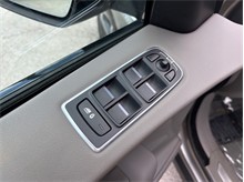 Vehicle Thumb #24