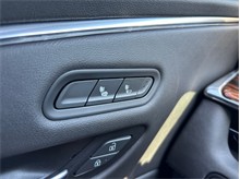 Vehicle Thumb #36