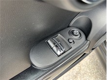 Vehicle Thumb #19