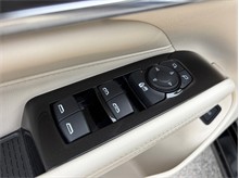 Vehicle Thumb #19