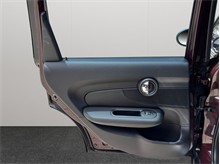Vehicle Thumb #27