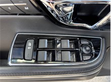 Vehicle Thumb #26