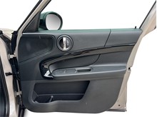 Vehicle Thumb #40