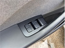 Vehicle Thumb #19