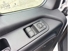 Vehicle Thumb #18
