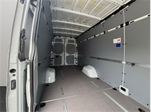 Vehicle Thumb #32