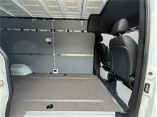 Vehicle Thumb #33